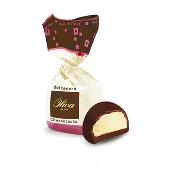 Mörk chokladpralin med cheesecake- & körsbärsfyllning