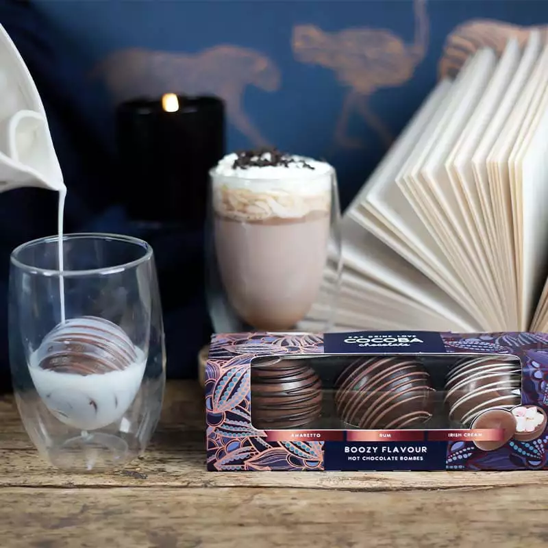 Varm choklad av chokladbomb