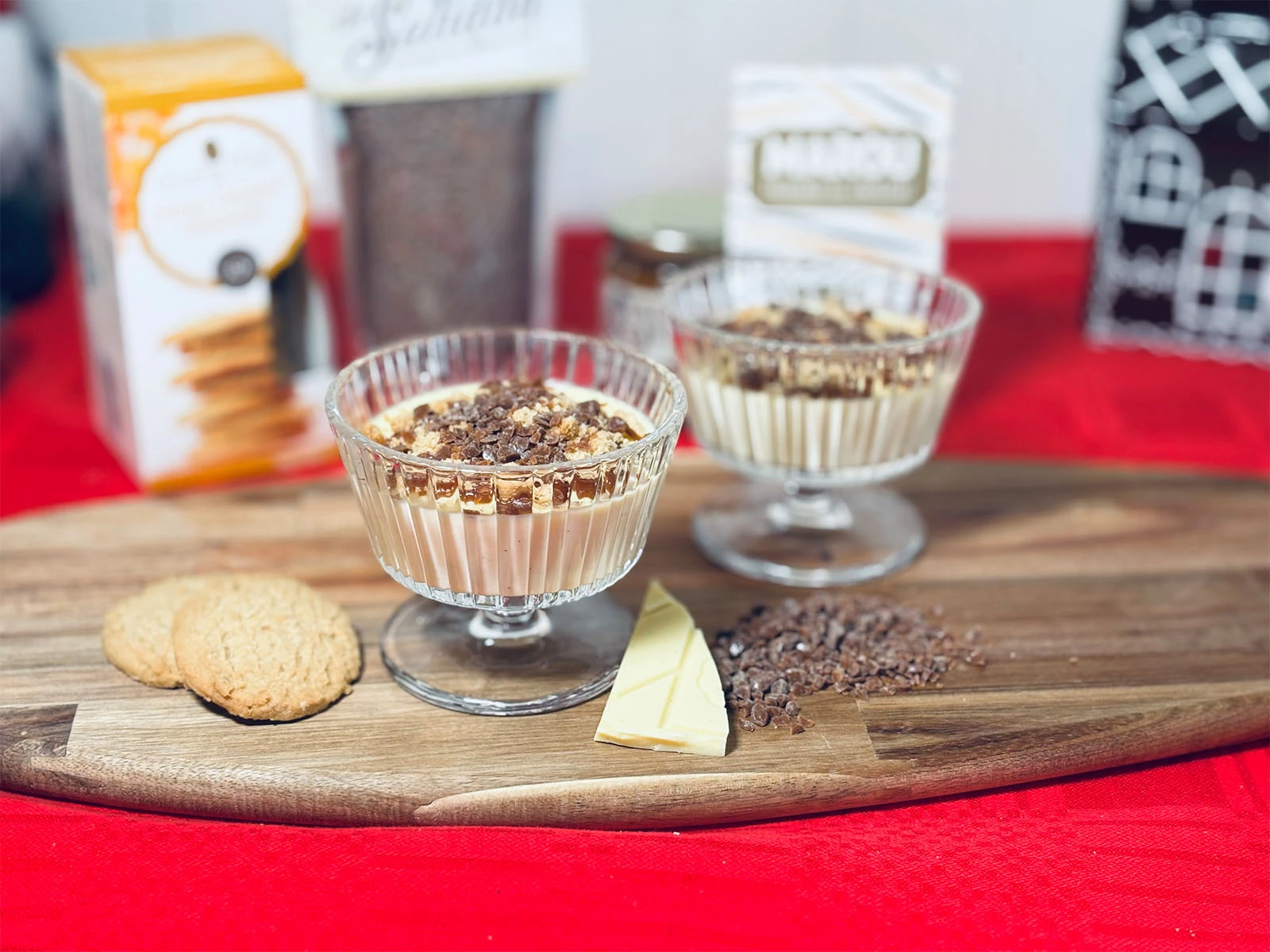 Vit-choklad-pannacotta-med-kakkross-smorkolasas-kolastrossel-recept