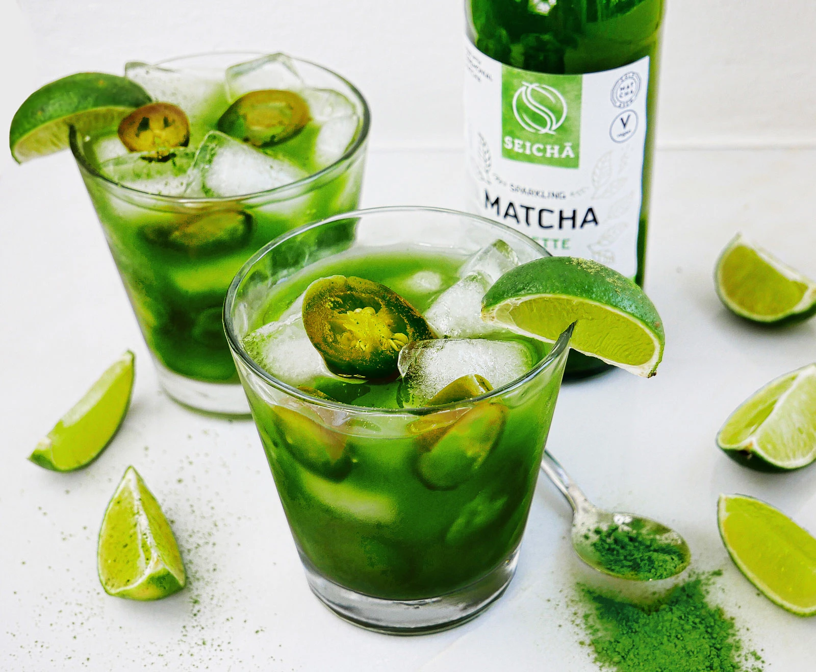 Cocktail med matcha och lime