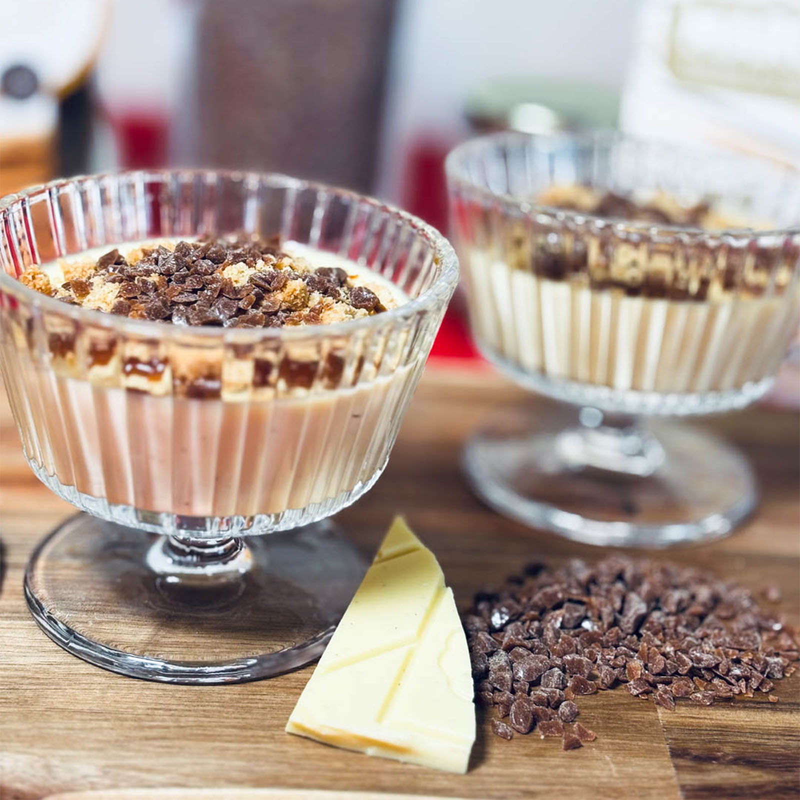 Vit chokladpannacotta med smörkolasås